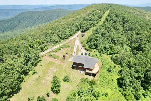 a flower garden is sitting in the middle of a field