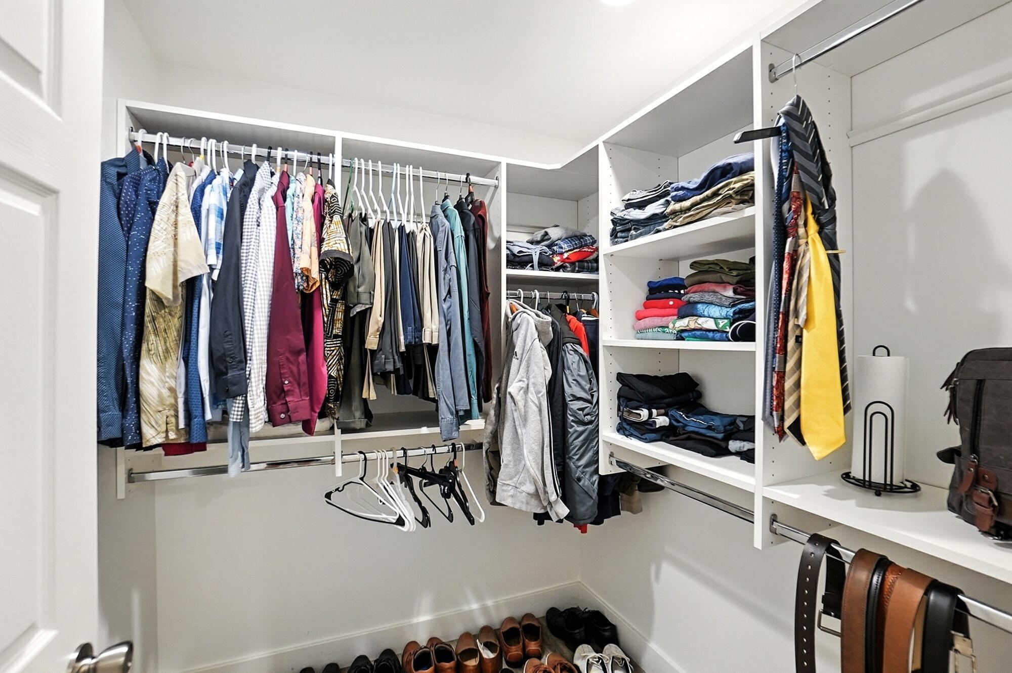 721 East McCreight Avenue Springfield, OH 45503 - Photo 14 of 28 Owners Suite/Walk-in-closet