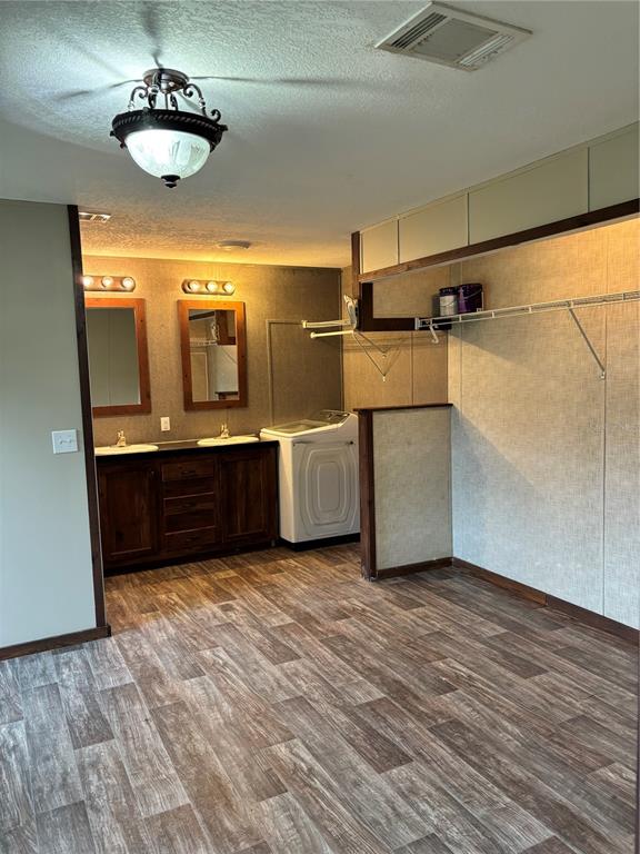 11511 Northeast 110th Road Oxford, FL 34484 - Photo 27 of 43 a view of a kitchen with microwave and cabinets