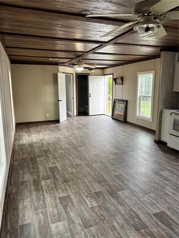 11511 Northeast 110th Road Oxford, FL 34484 - Photo 32 of 43 a view of an empty room and a window