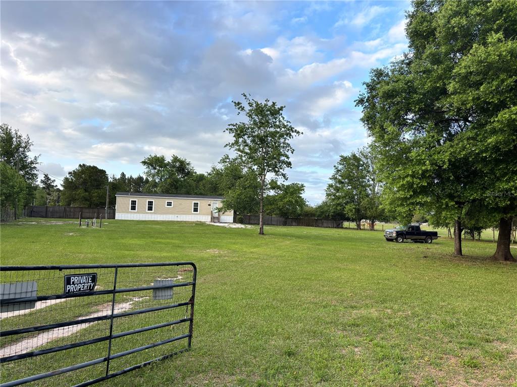 11511 Northeast 110th Road Oxford, FL 34484 - Photo 7 of 43 a view of a garden with an outdoor space