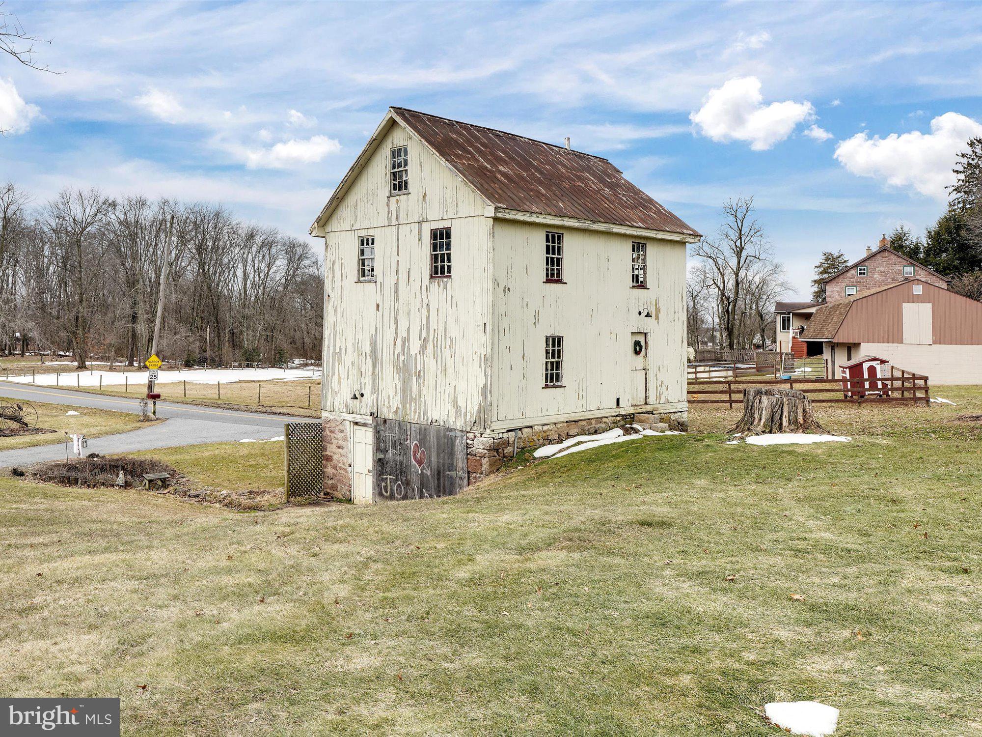 15 Resh Road Reinholds, PA 17569 - Photo 5 of 33 V4