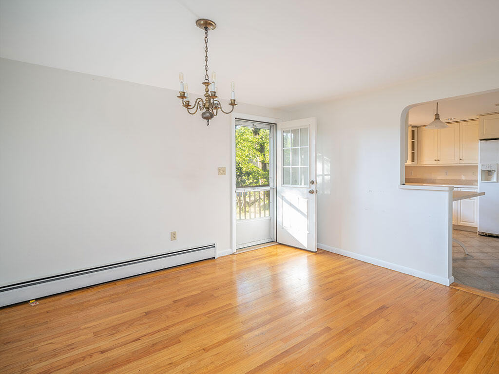 32 Valley Road Cape Elizabeth, ME 04107 - Photo 10 of 46 Din2