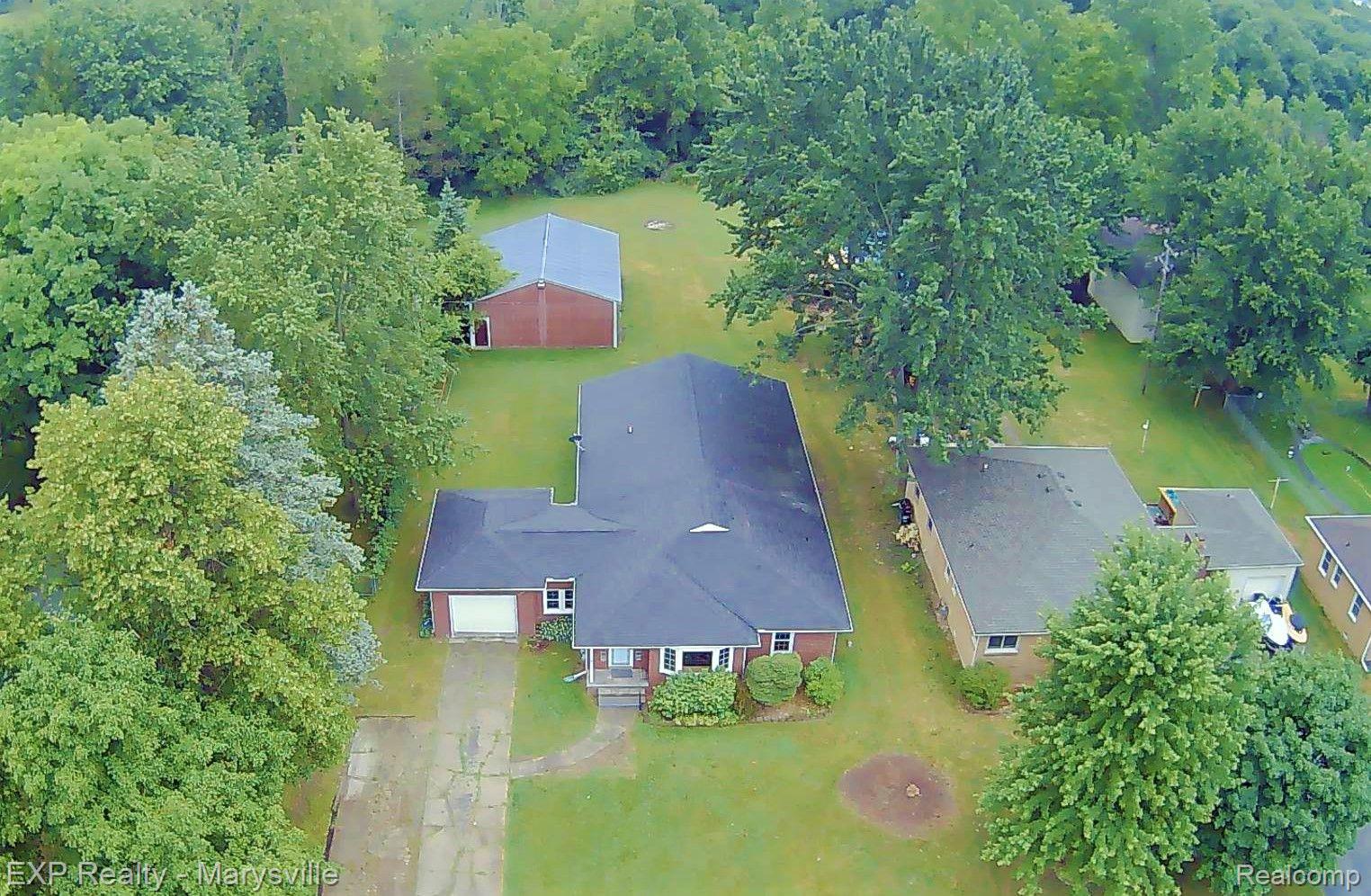 34270 Pratt Road Memphis, MI 48041 - Photo 3 of 23