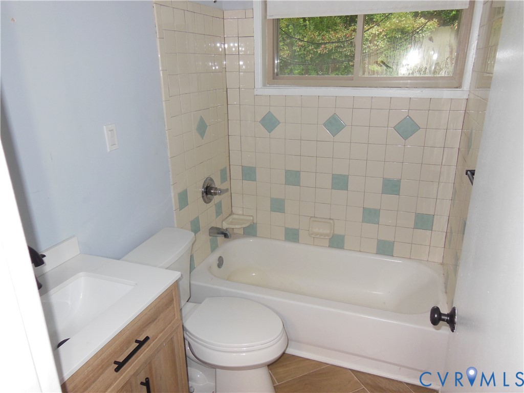 1305 Mormac Road Henrico, VA 23229 - Photo 15 of 25 Hall Bathroom - 1st Floor