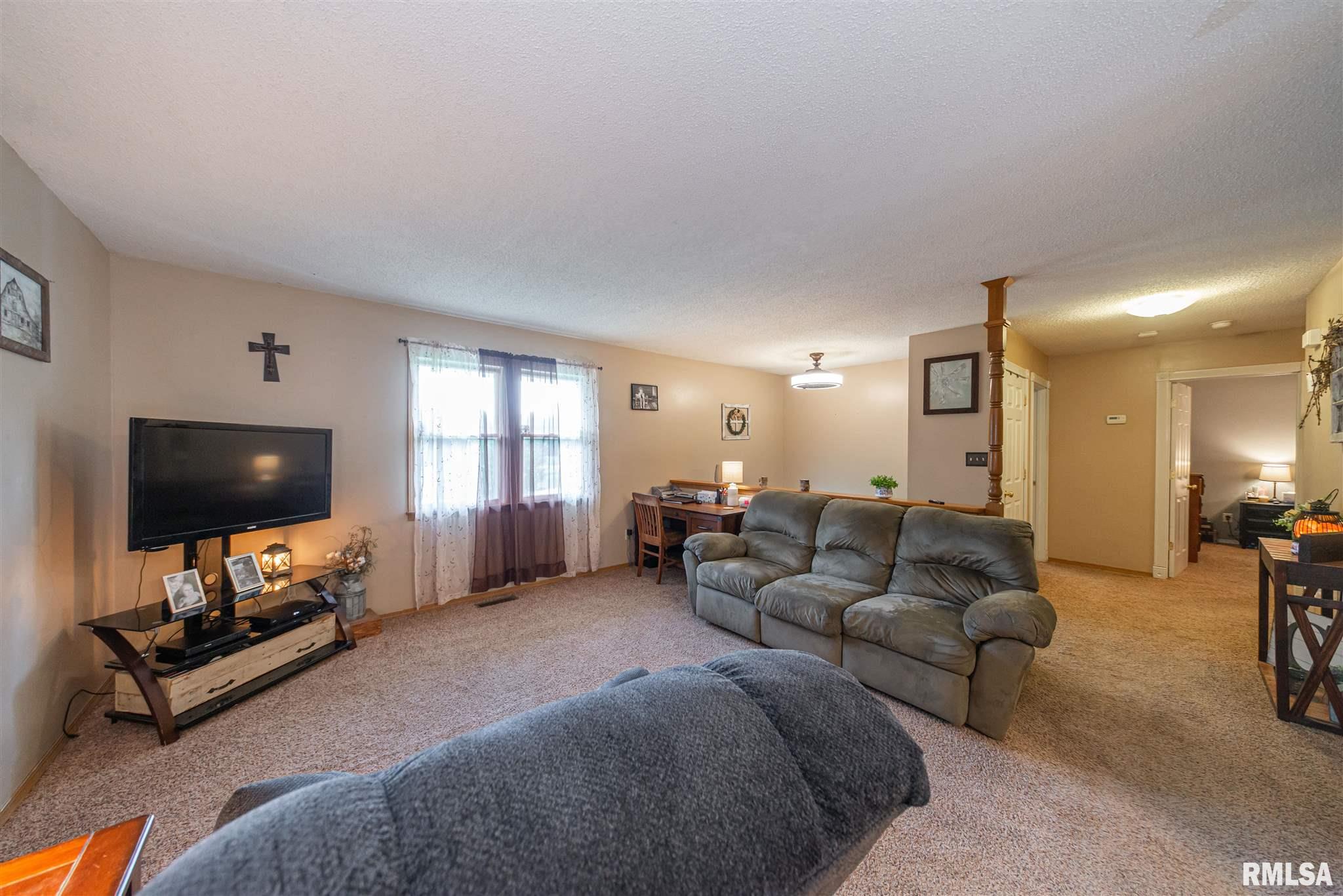 18824 East Fairfield Road Mount Vernon, IL 62864 - Photo 16 of 33 Gallery Image 16