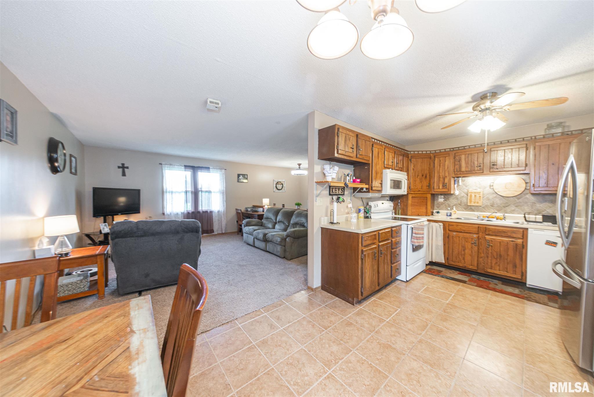 18824 East Fairfield Road Mount Vernon, IL 62864 - Photo 22 of 33 Gallery Image 22