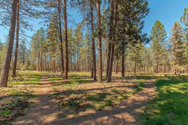$520,000 | 7204 West Kendick Avenue, Nine Mile Falls, WA 99026