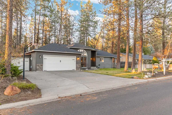 $520,000 | 7204 West Kendick Avenue, Nine Mile Falls, WA 99026