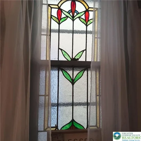 a view of empty room with window