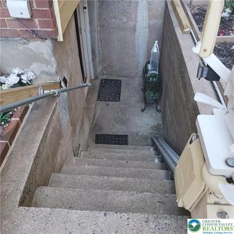 $200,000 | 6 East Avenue, Mount Carmel, PA 17851