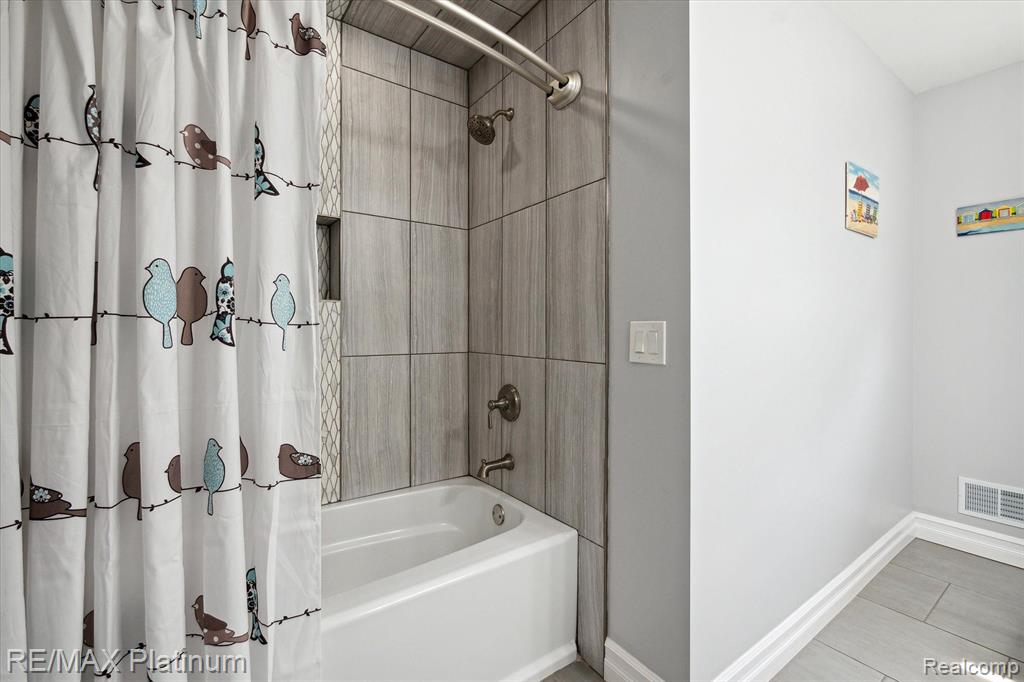 2100 Peavy Road Howell, MI 48843 - Photo 27 of 35