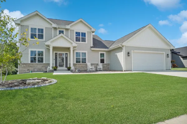 $759,900 | 1391 Bluestem Trail, Oconomowoc, WI 53066