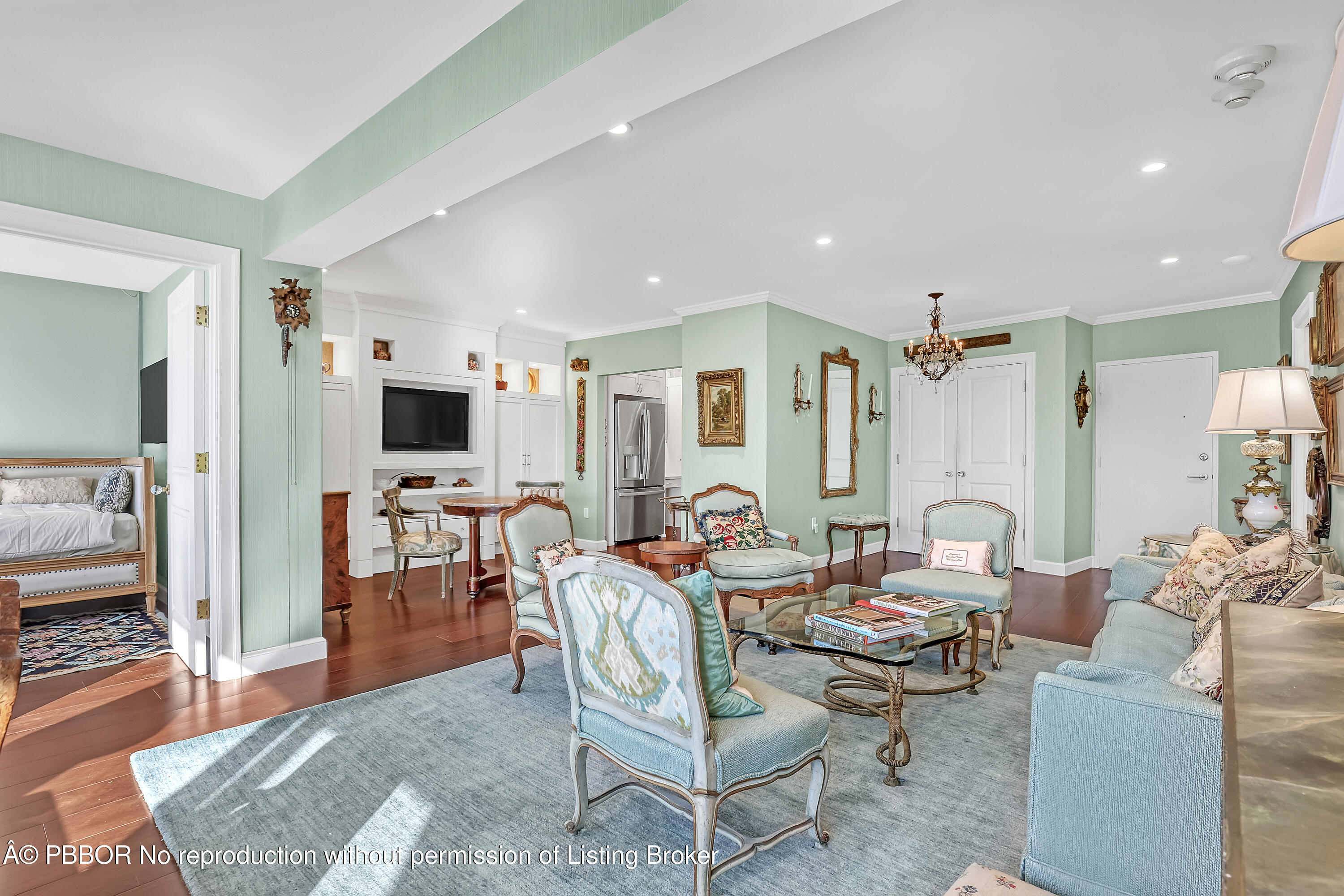 44 Cocoanut Row, Unit 302B Palm Beach, FL 33480 - Photo 6 of 25 Living Room