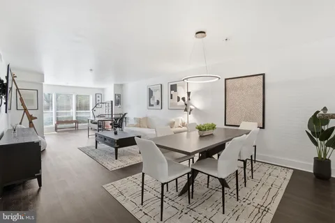 $350,000 | 3179 Summit Square Drive, Unit 2A2, Oakton, VA 22124