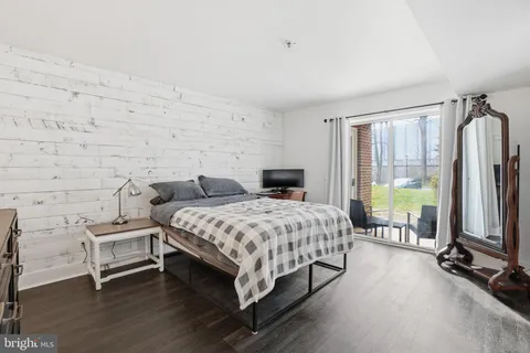 $350,000 | 3179 Summit Square Drive, Unit 2A2, Oakton, VA 22124