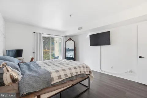 $350,000 | 3179 Summit Square Drive, Unit 2A2, Oakton, VA 22124