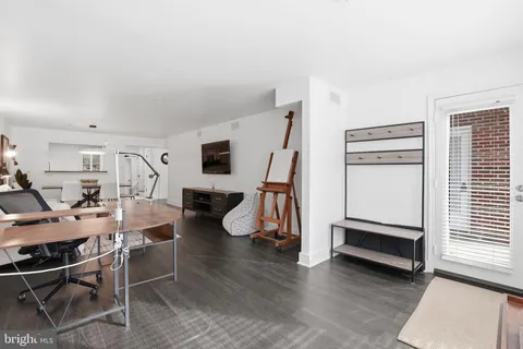 $350,000 | 3179 Summit Square Drive, Unit 2A2, Oakton, VA 22124