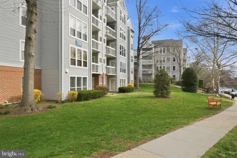 $350,000 | 3179 Summit Square Drive, Unit 2A2, Oakton, VA 22124