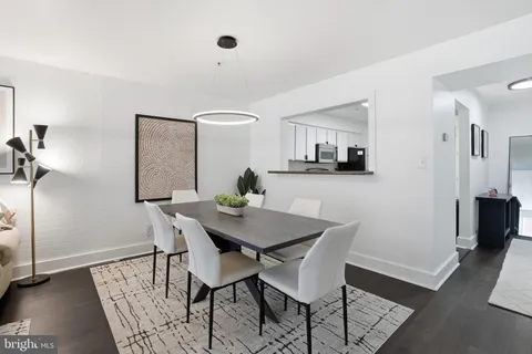 $350,000 | 3179 Summit Square Drive, Unit 2A2, Oakton, VA 22124