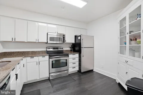 $350,000 | 3179 Summit Square Drive, Unit 2A2, Oakton, VA 22124