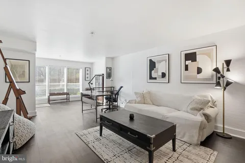 $350,000 | 3179 Summit Square Drive, Unit 2A2, Oakton, VA 22124