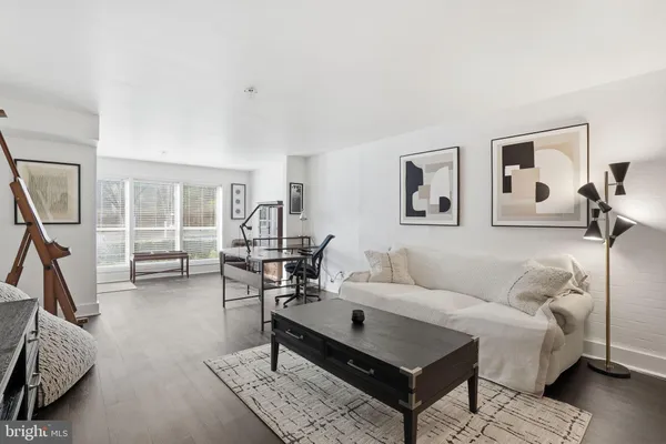 $350,000 | 3179 Summit Square Drive, Unit 2A2, Oakton, VA 22124