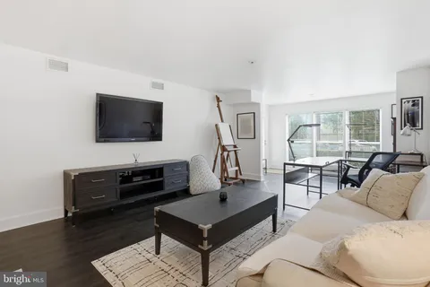 $350,000 | 3179 Summit Square Drive, Unit 2A2, Oakton, VA 22124