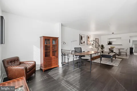 $350,000 | 3179 Summit Square Drive, Unit 2A2, Oakton, VA 22124