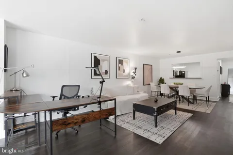 $350,000 | 3179 Summit Square Drive, Unit 2A2, Oakton, VA 22124