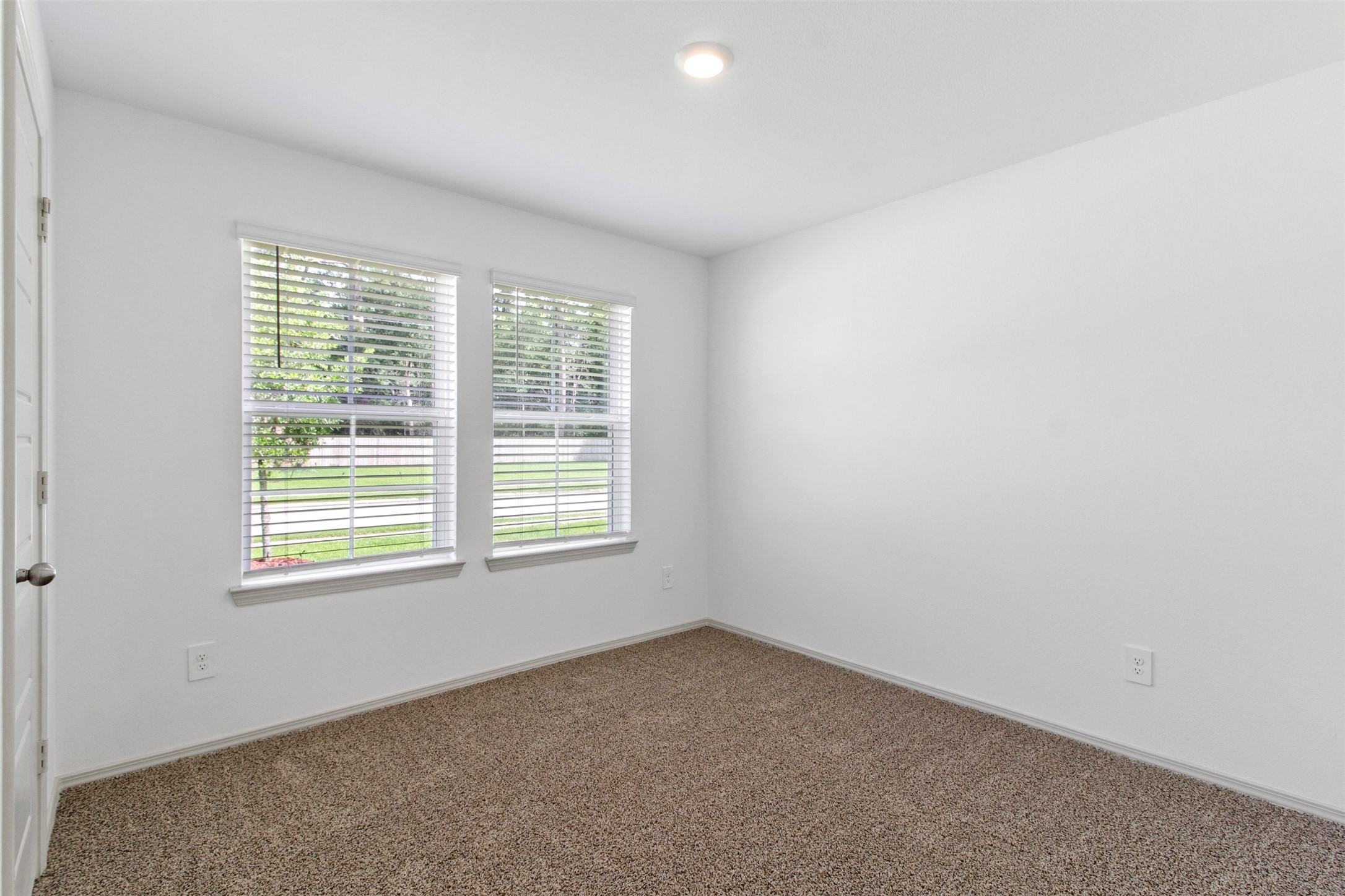 6685 Riplee Street Beaumont, TX 77713 - Photo 19 of 29 Front bedroom with blinds on windows