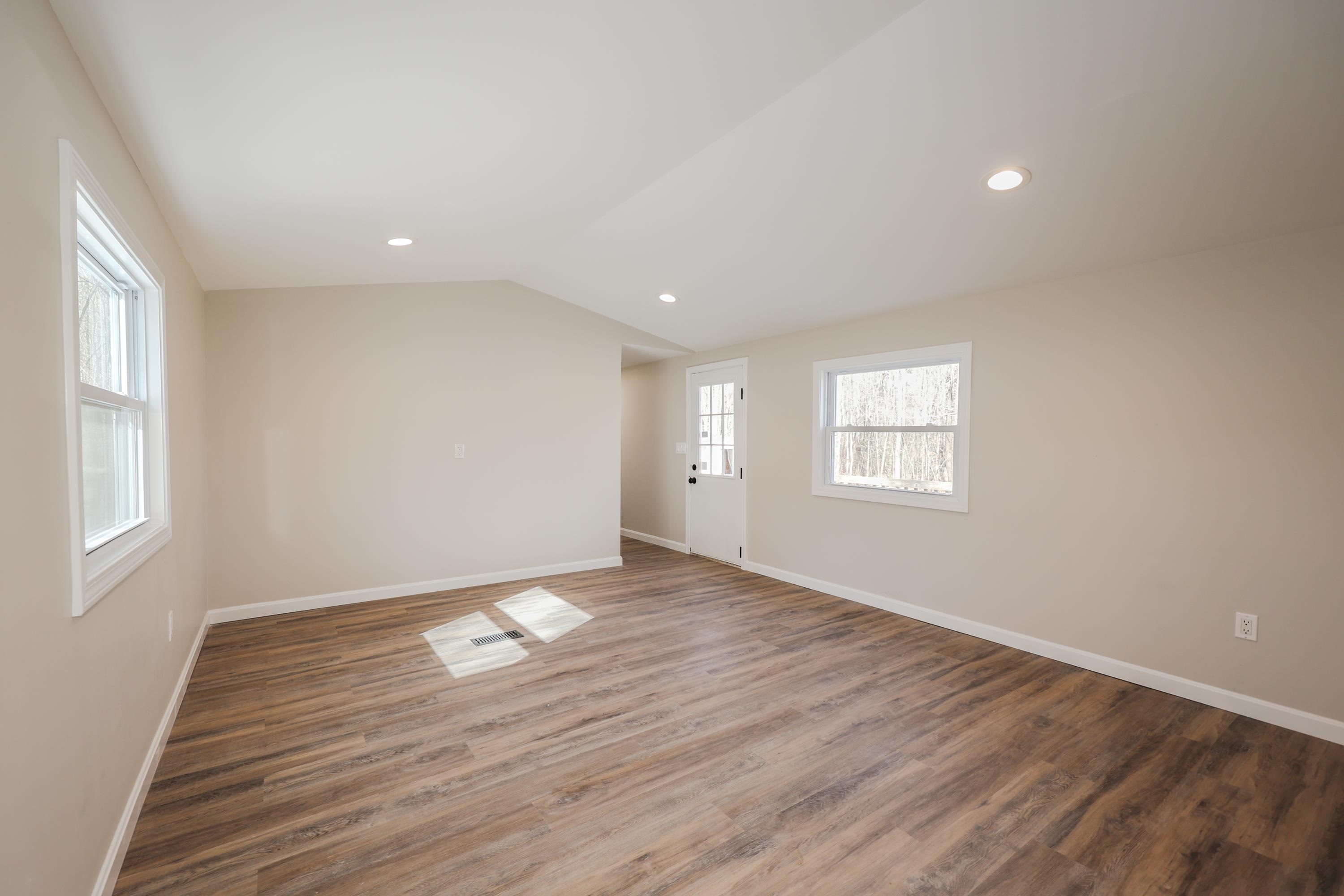 173 Four Rod Road Rochester, NH 03867 - Photo 4 of 33