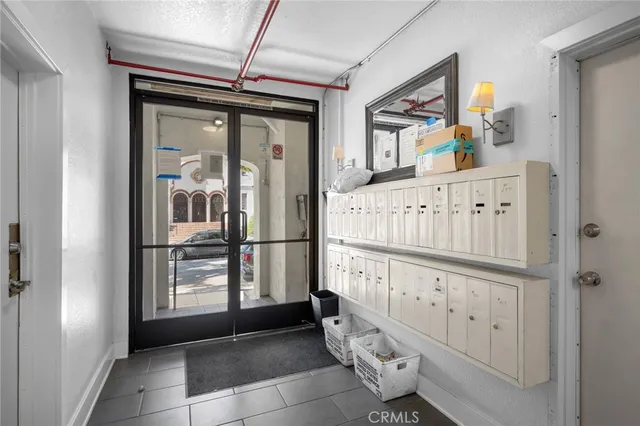 $1,700 | 228 South Kenwood Street, Unit 208, Glendale, CA 91205