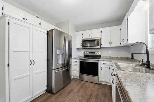 $288,000 | 17403 Monte Verde Drive, Belton, MO 64012