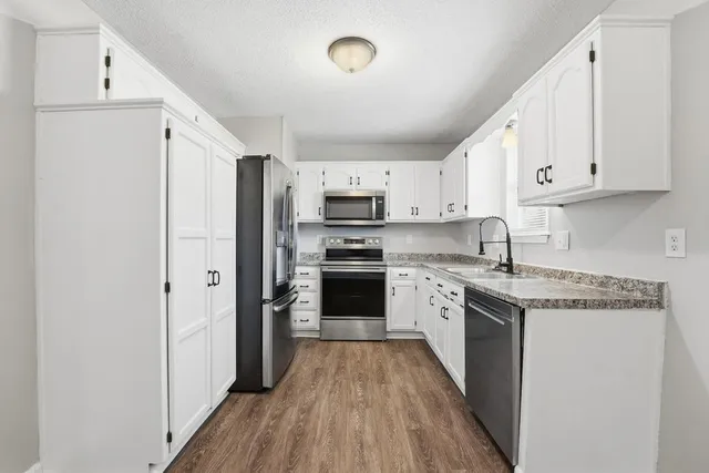 $285,000 | 17403 Monte Verde Drive, Belton, MO 64012