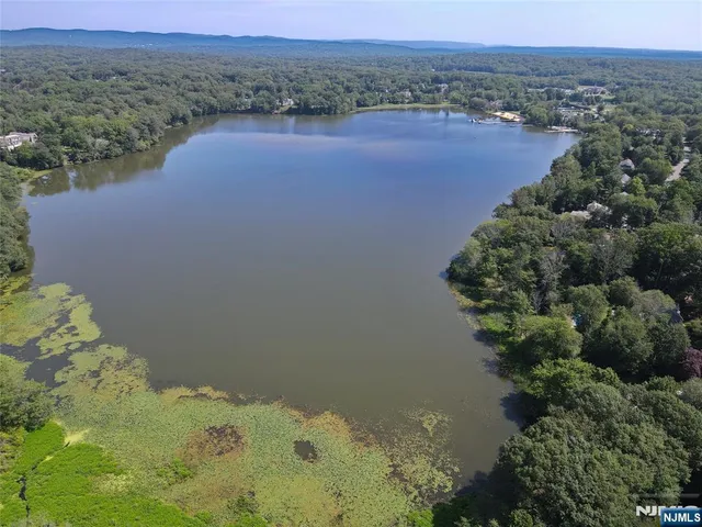 $4,500,000 | 212 Seminole Lane, Franklin Lakes, NJ 07417