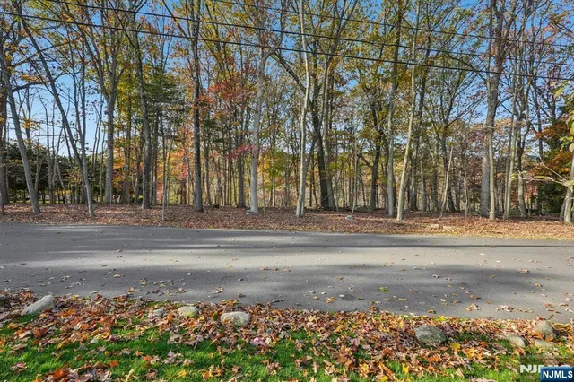 $4,500,000 | 212 Seminole Lane, Franklin Lakes, NJ 07417