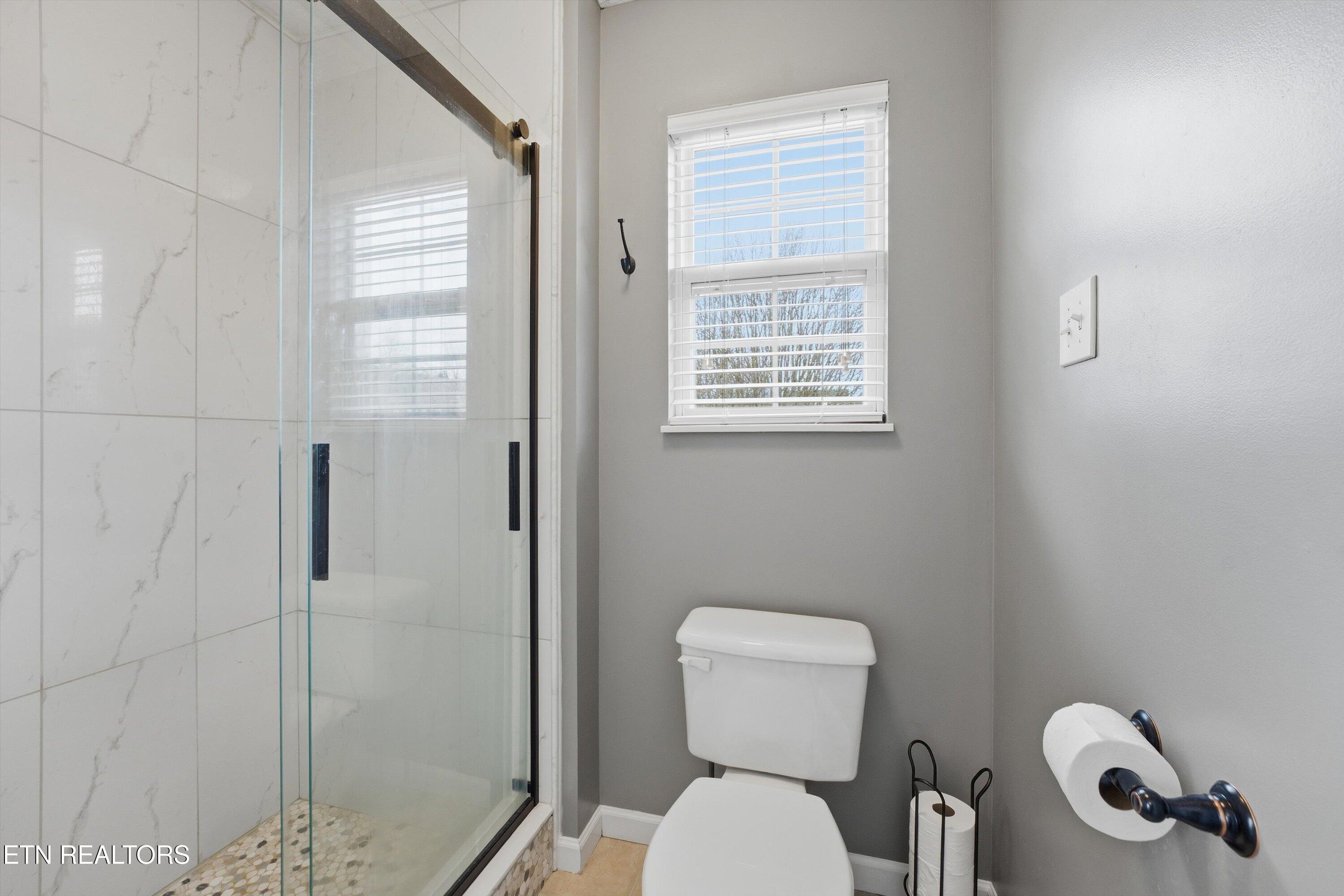 11633 Loblolly Lane Knoxville, TN 37934 - Photo 19 of 40 Primary Ensuite Walk In Shower