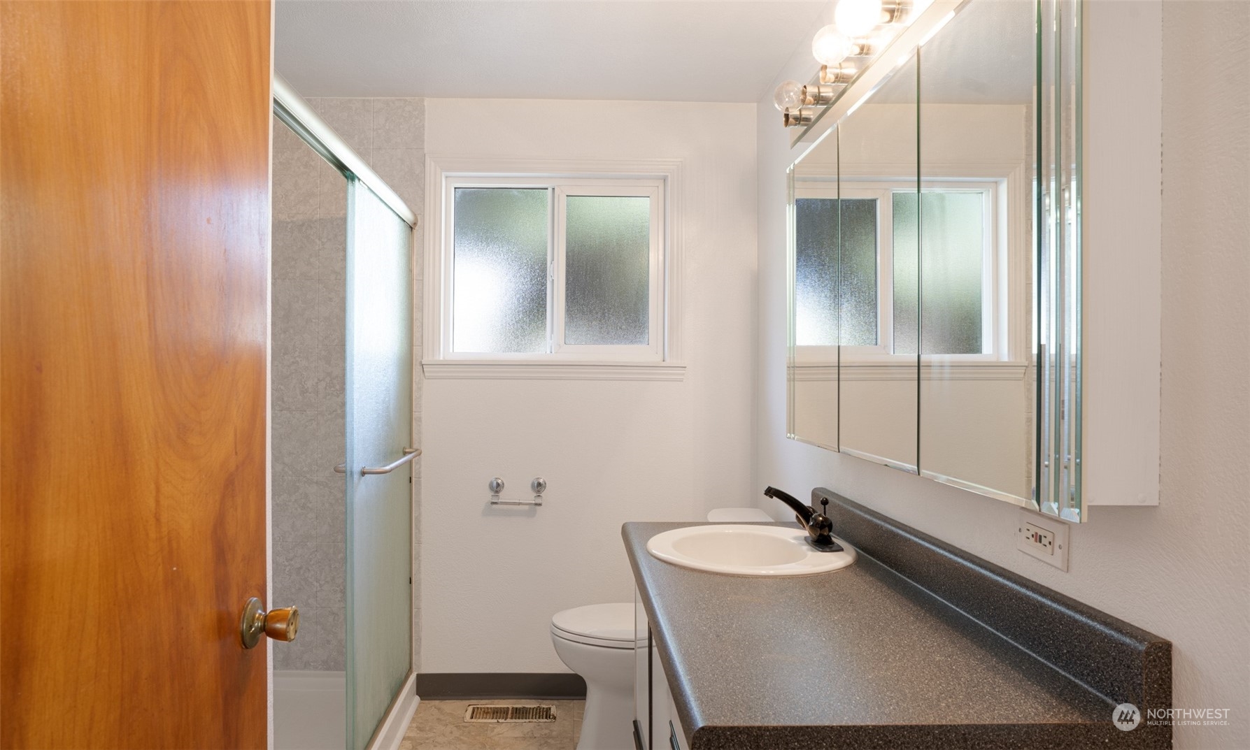 3485 Dyes Inlet Road Northwest Bremerton, WA 98312 - Photo 13 of 24 Gallery Image 13