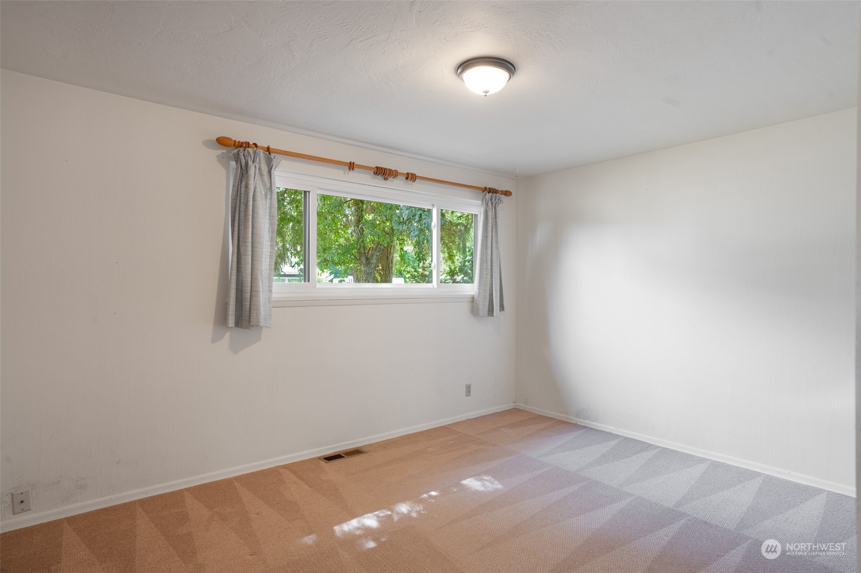 3485 Dyes Inlet Road Northwest Bremerton, WA 98312 - Photo 16 of 24 Gallery Image 16