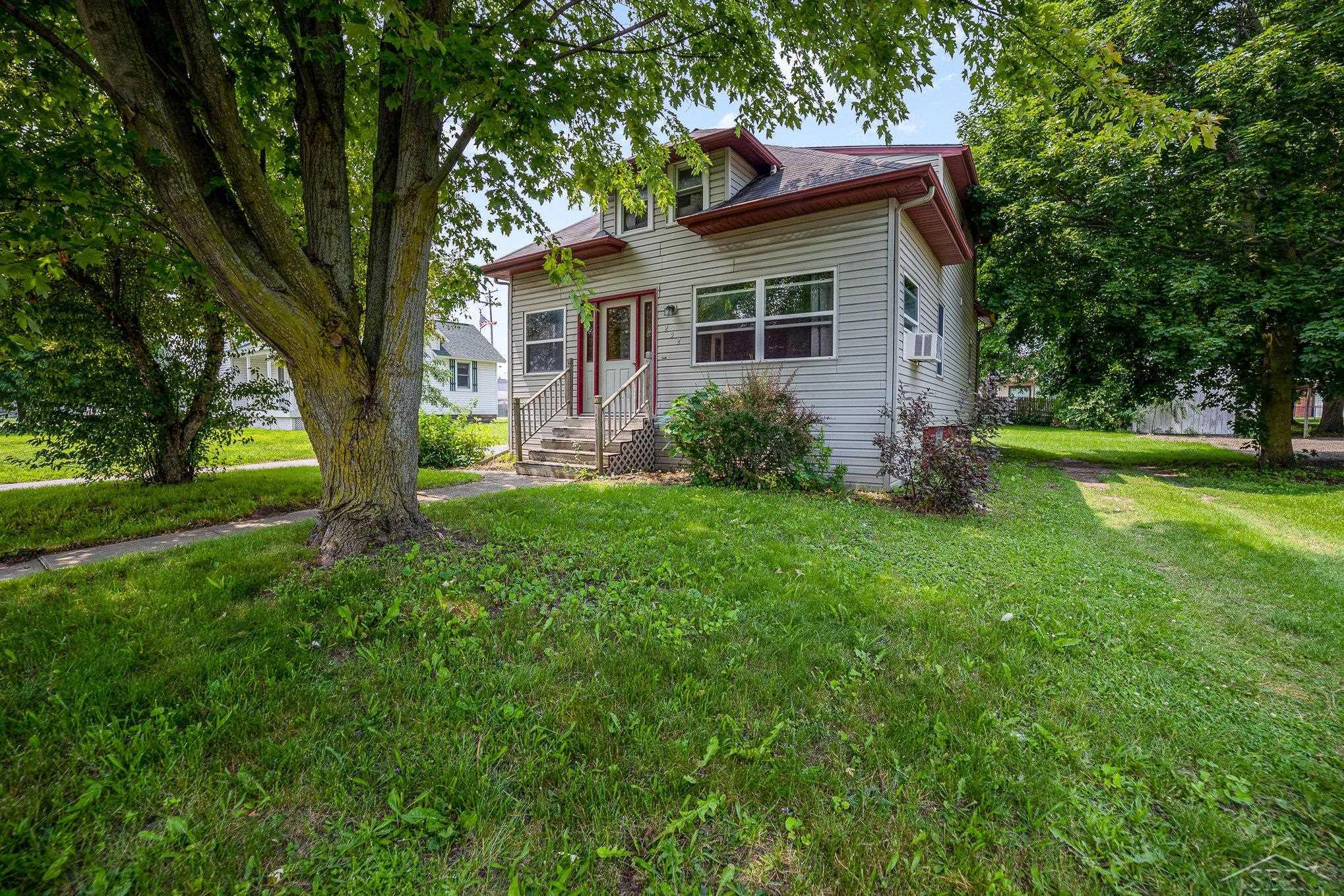 232 South Hemlock Road Hemlock, MI 48626 - Photo 2 of 27 50118131-1.JPG