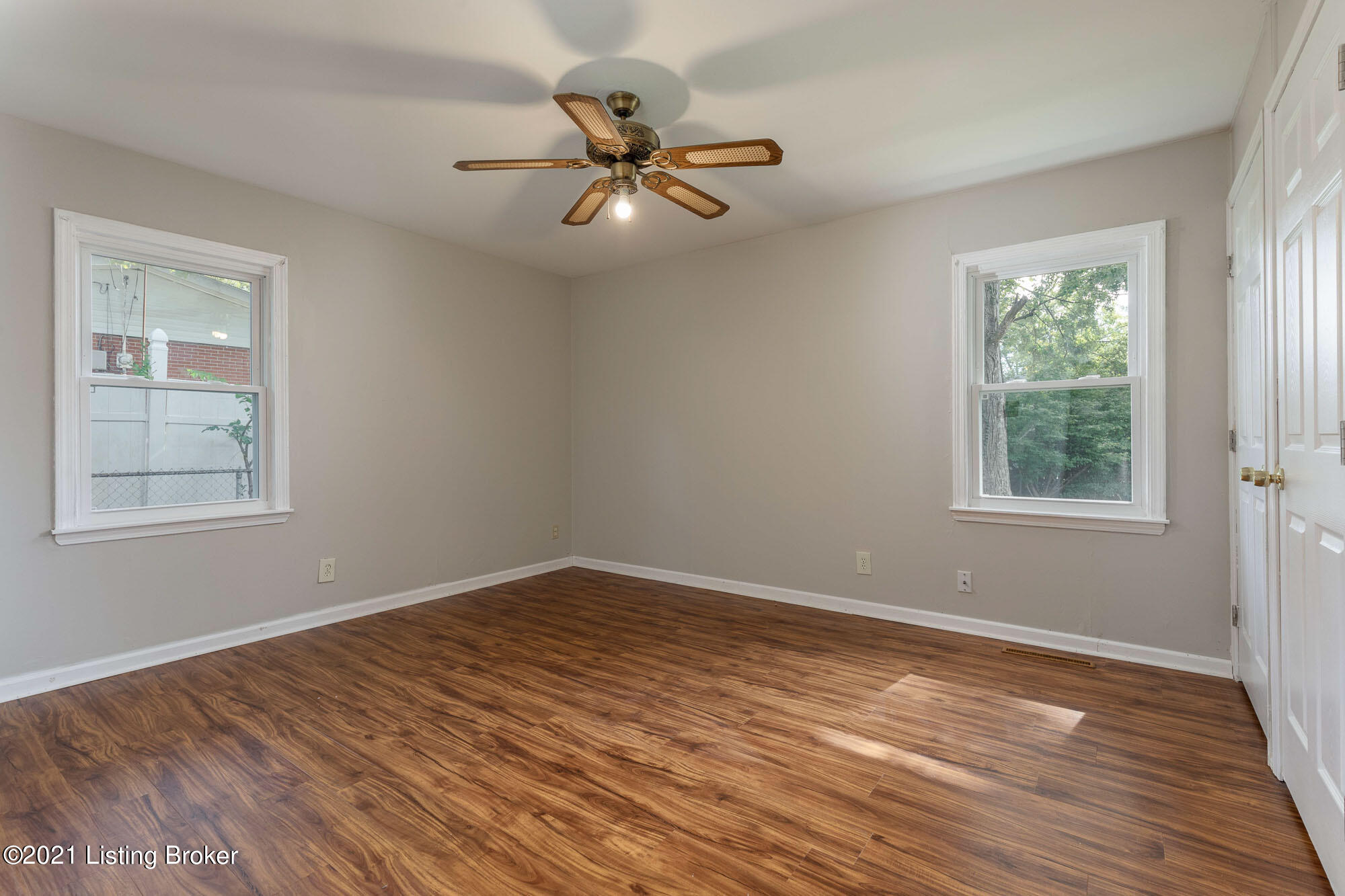 10004 Robsion Road Louisville, KY 40299 - Photo 28 of 36 Robsion028