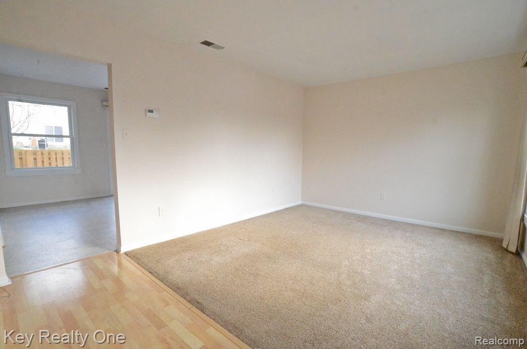 1127 Marquette Court Rochester, MI 48307 - Photo 7 of 16 Living Room 2.jpg