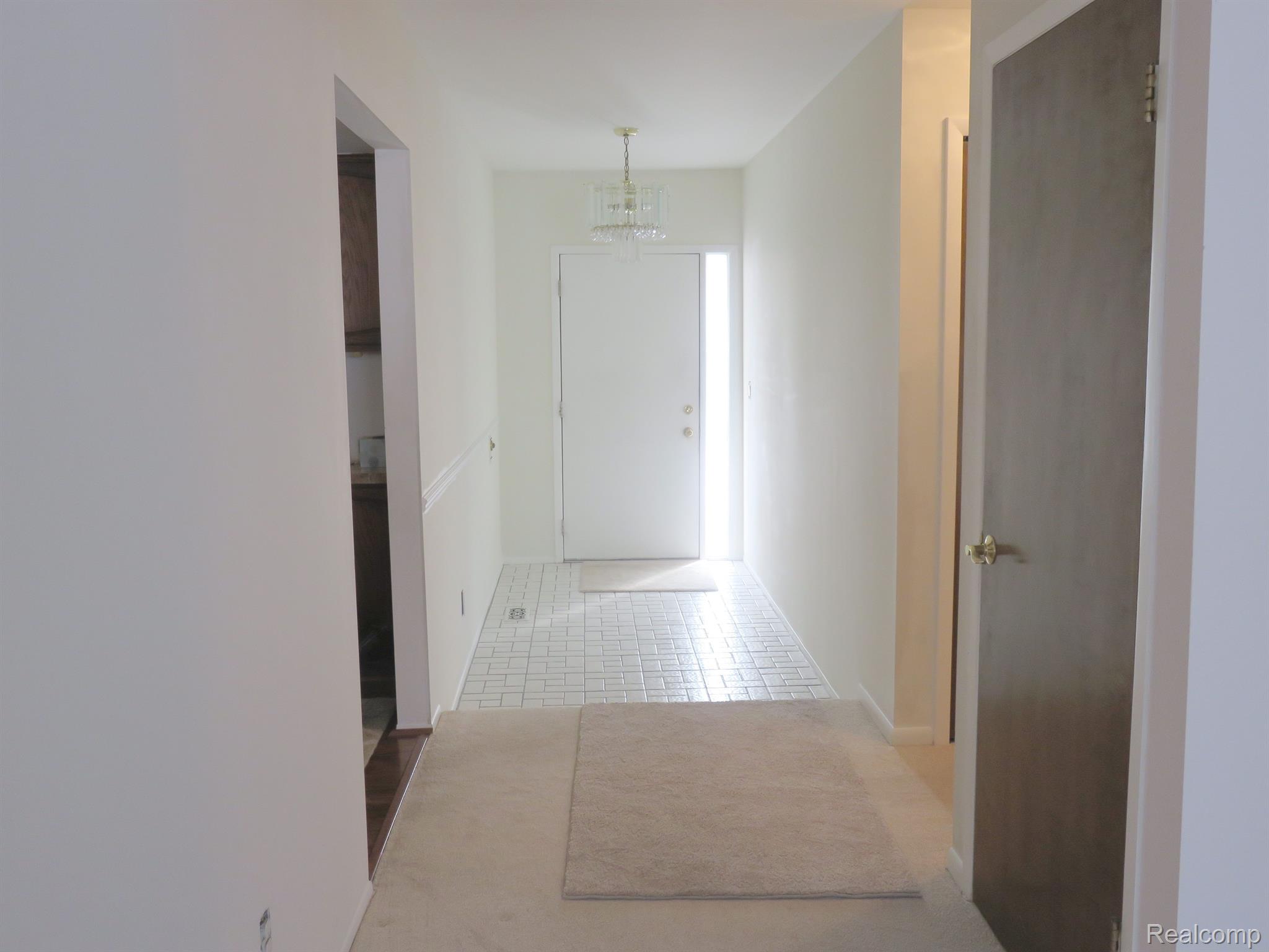 2208 Cumberland Road Rochester, MI 48307 - Photo 4 of 24 Gallery Image 4