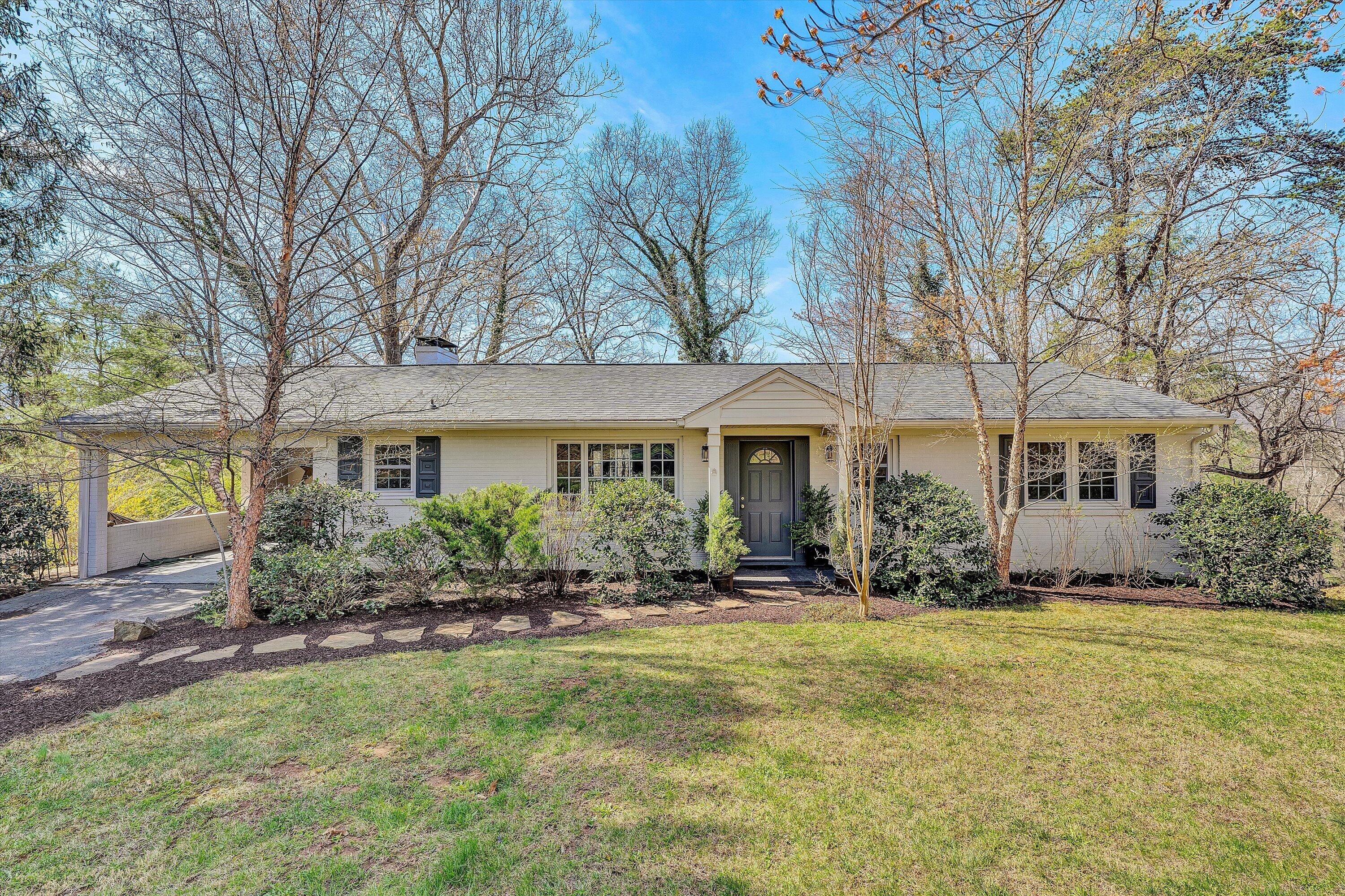 3259 Rasmont Road Roanoke, VA 24018 - Photo 1 of 36 front view of a house with a yard
