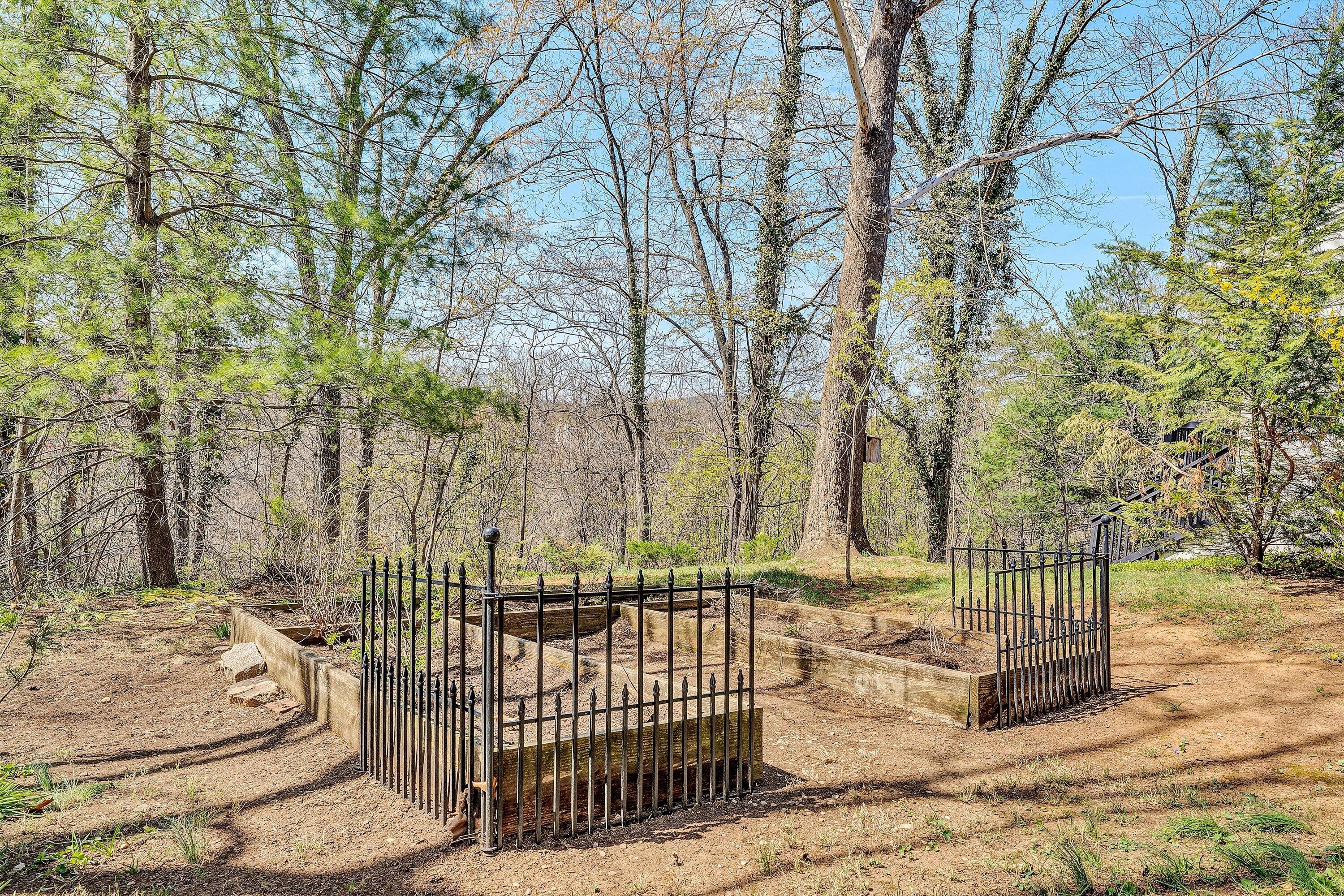 3259 Rasmont Road Roanoke, VA 24018 - Photo 35 of 36 a view of outdoor space with seating area