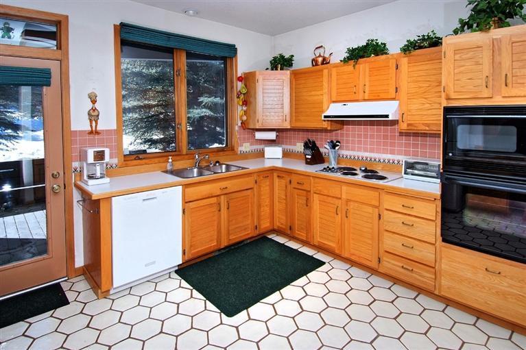 3964 Big Horn Road, Unit B Vail, CO 81657 - Photo 11 of 19 Kitchen