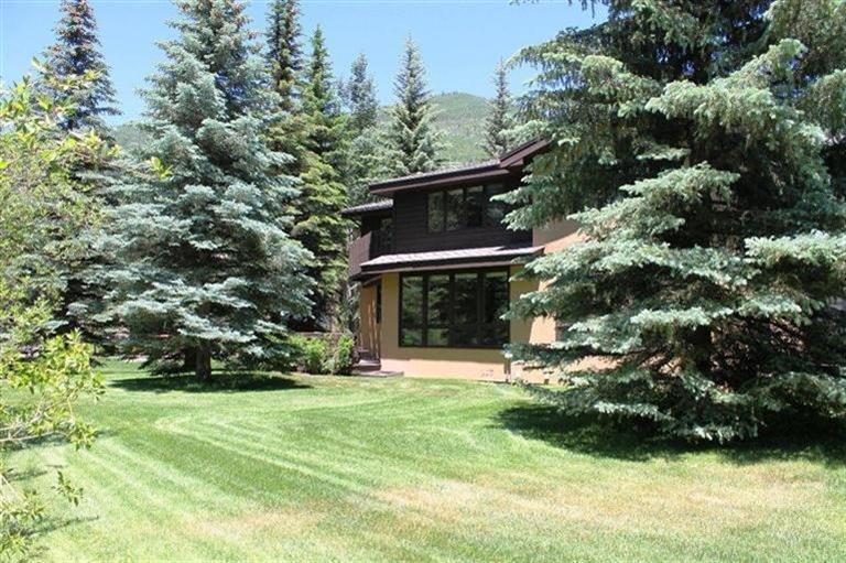 3964 Big Horn Road, Unit B Vail, CO 81657 - Photo 5 of 19 Summer Backyard