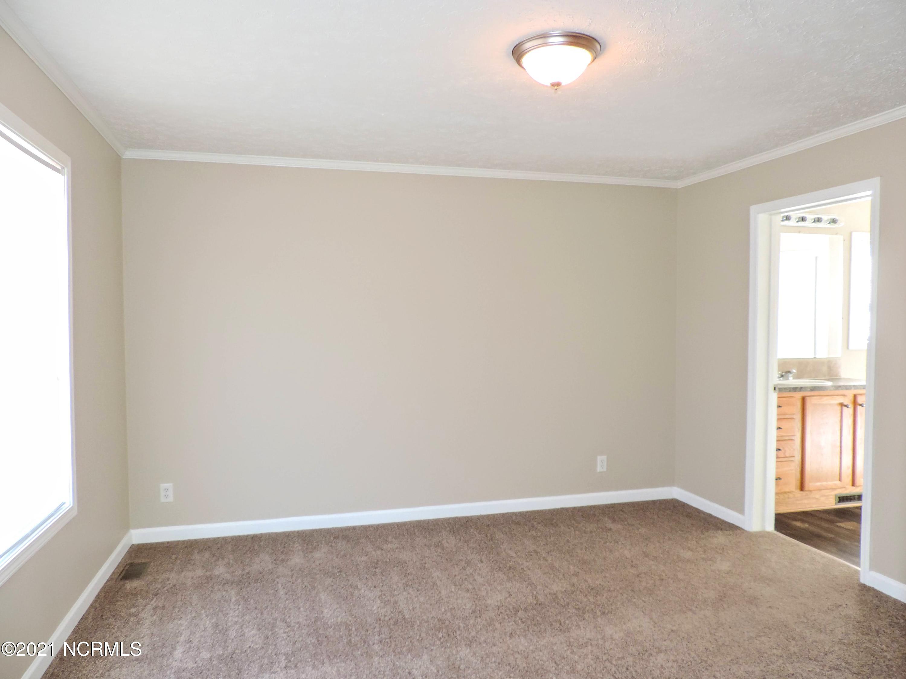 1686 Honeycutt Road Clinton, NC 28328 - Photo 10 of 33 DSCN5471