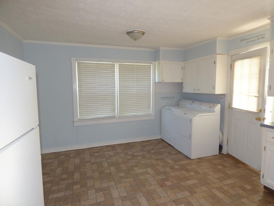 1259 1st Avenue Mount Pleasant, TN 38474 - Photo 8 of 18 a utility room with dryer and washer